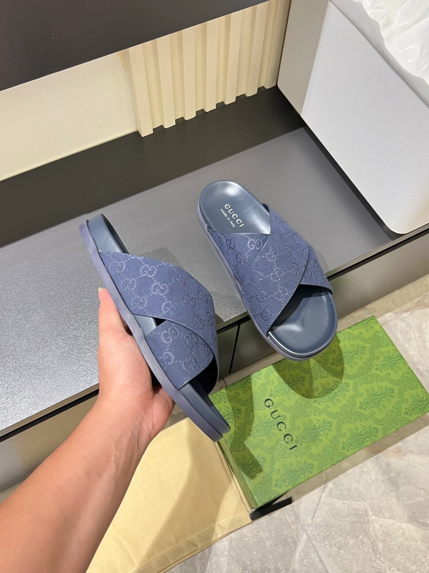 Men's Men's Shoes 💰p320 "GUCC＊" These slippers are made of GG polyester and feature a Gucci label on the front, adding a bold logo feel to the style. "Gucci Made in Italy" stamped label Rubber sole. Size 38-44